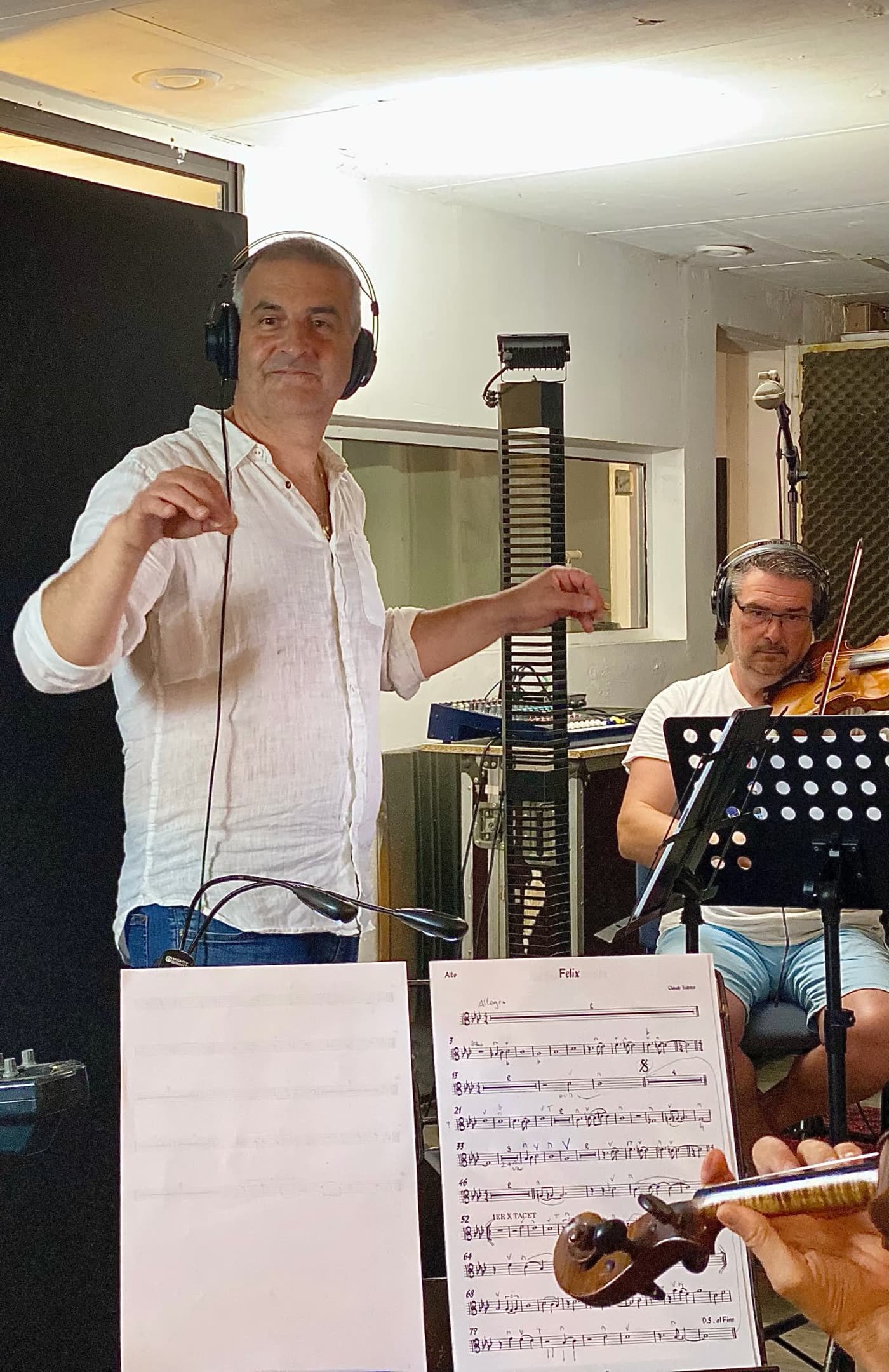 Claude Tedesco dirigeant une session d'enregistrement
